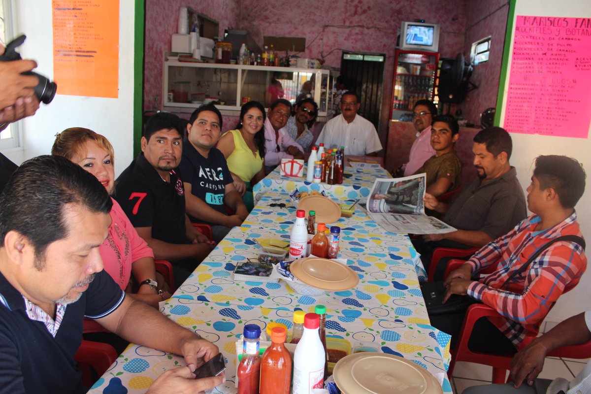 ChavaFarias1's tweet photo. Convivimos con nuestros amigos periodistas y con quienes ejercen actividades de comunicación, https://t.co/VPYixM0HxE