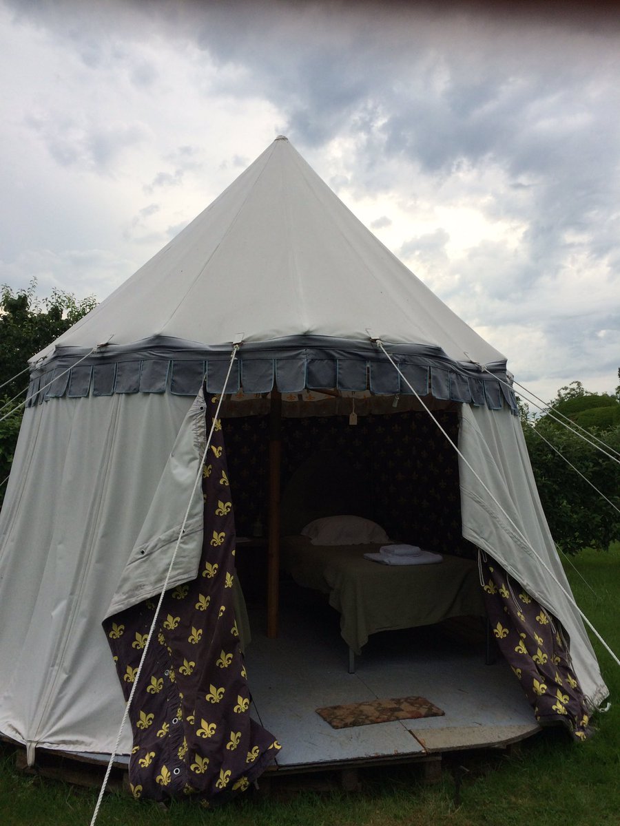 pkanske's tweet photo. The most exotic conference accomodation I've had so far #ENCECON @MindandLifeEU https://t.co/4P4gdFpf49