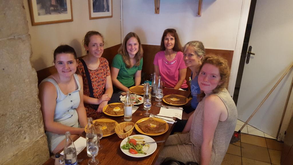 LesBlueJays's tweet photo. CRÊPES! #ABleuJayInParis https://t.co/N98JrbmKeU