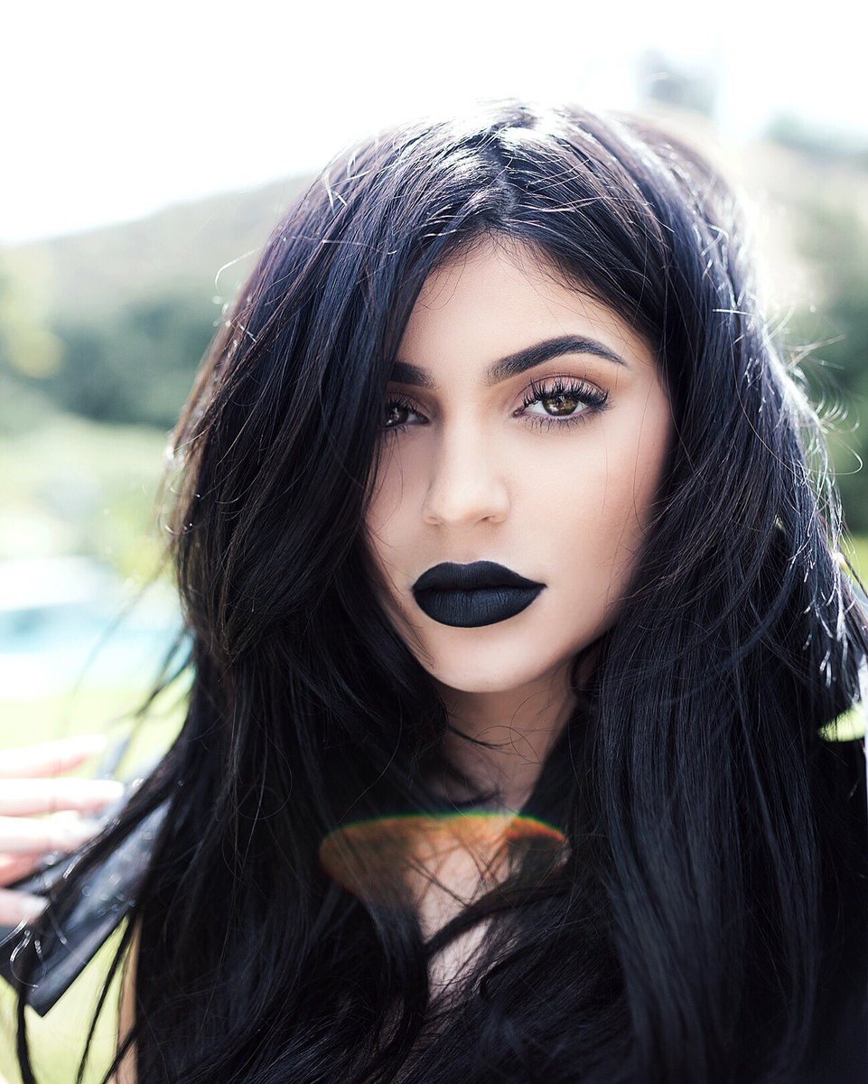 KylieJenner's tweet photo. New shade for @kyliecosmetics coming this Friday! I did this for you guys! What do u think? #DeadOfKnight https://t.co/PlOtf9iKMN