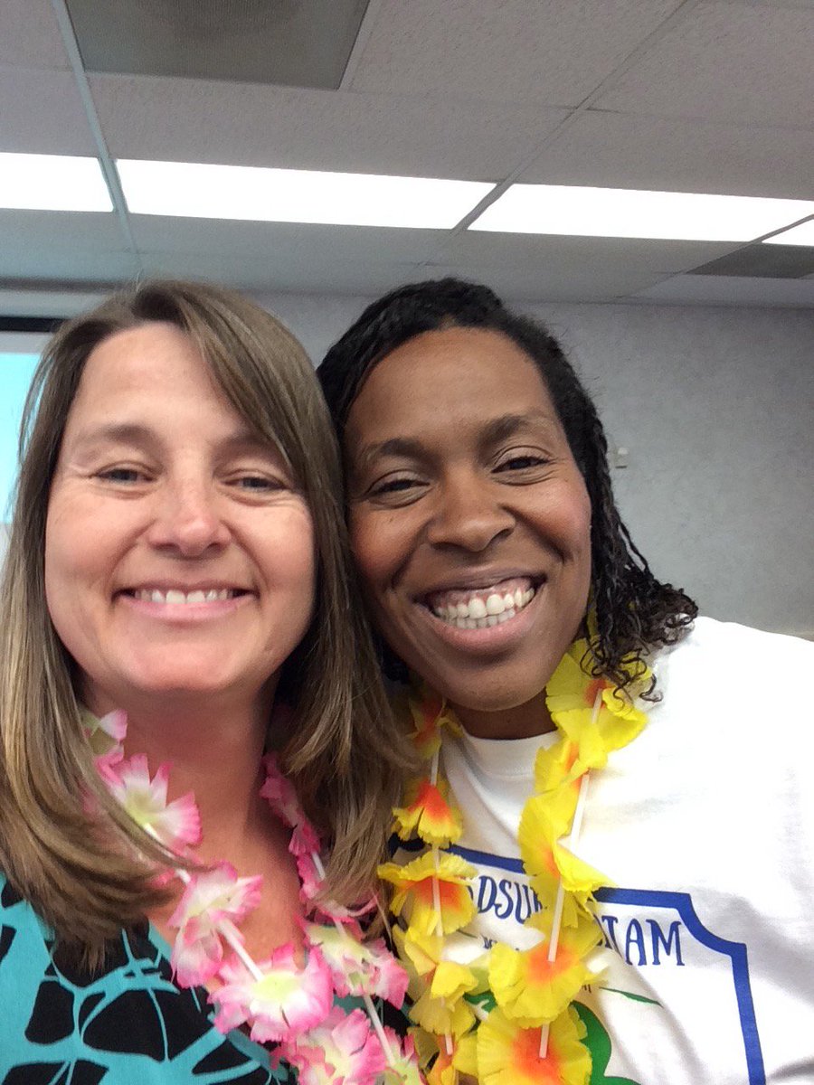 TracyLGrogan's tweet photo. Because it's 5 o'clock somewhere! Kindergarten APPy Hour! 💻🌺🌸#jusdsummerjam #jusdshares https://t.co/f1gysRDYtA