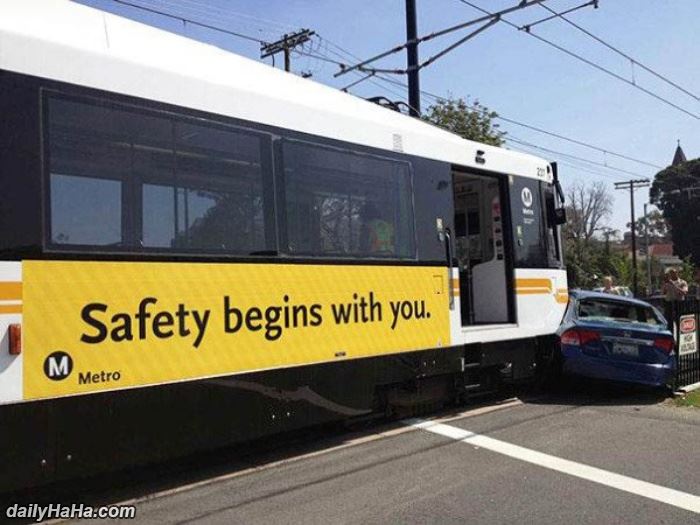 eliteinsurance_'s tweet photo. It Begins With You! Ironic! https://t.co/wz8Svyr32X #safetybeginswithyou #safetyfirstplease #safetyforall https://t.co/X7dkqsZ0aM