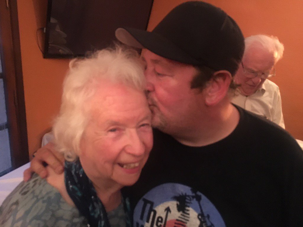 JohnnyVegasReal's tweet photo. Happy Birthday my Mum/PA. Lovely turn out from cast &amp; crew to say "Congrats on your 80th" to Dame Benidorm...mwah! X https://t.co/Ed9nxQCjv0