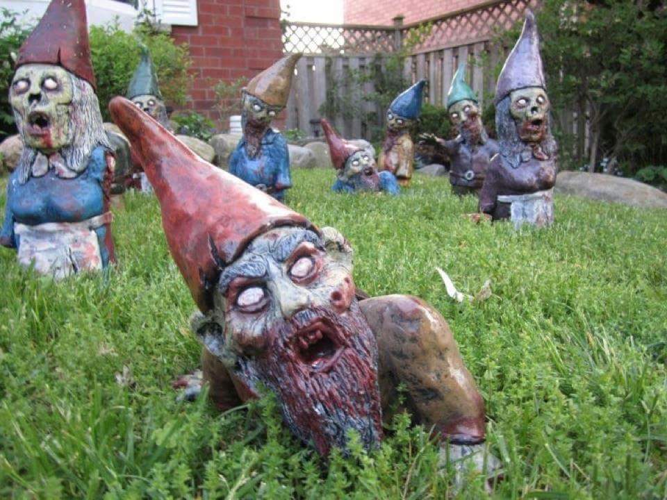 lmgagepa's tweet photo. @evil_gnome @WEIRDCHRISTMAS @PupJeanPaul Look at this!! Zombie #EBGs. ❤❤ https://t.co/iFjvlEpoIj