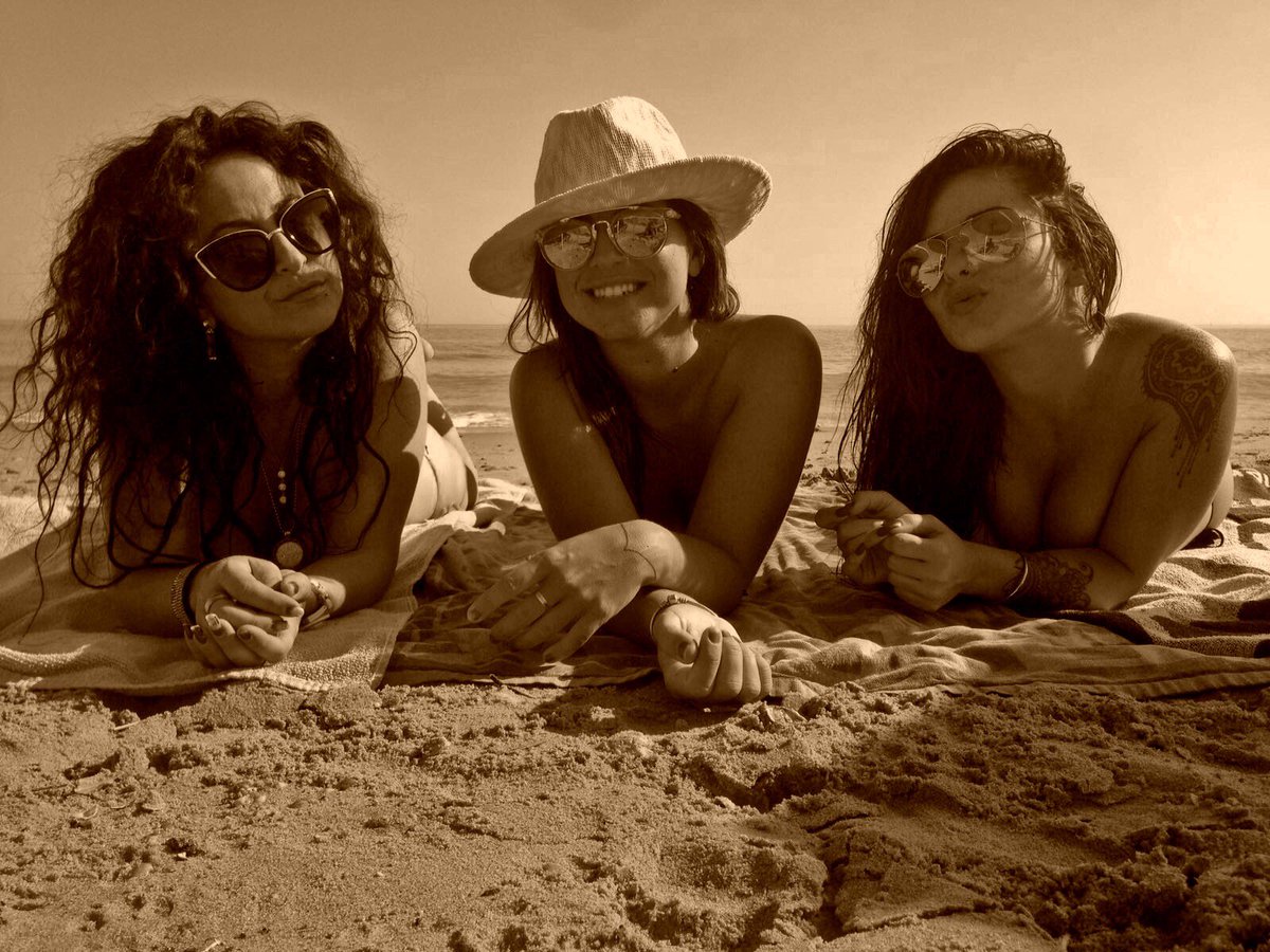 paloquintero's tweet photo. el principio de nuestras vacacioness!!! #Playita 👯 https://t.co/lLmkcfDvs0