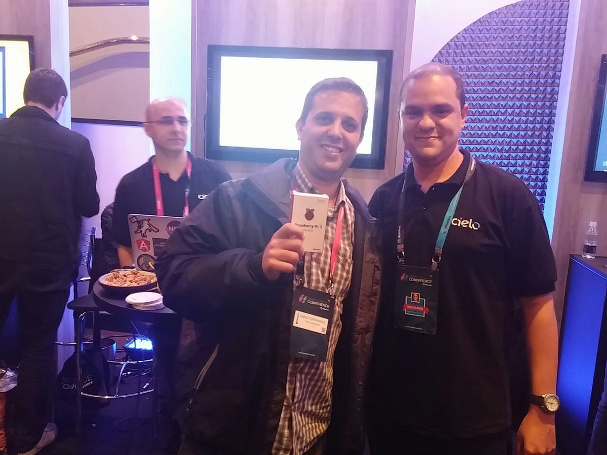 MayaraRomao3's tweet photo. @fabio_fff Ganhador da raspberry no pré-lançamento da #novaapi3 Parabéns https://t.co/pTgcHXn4sV