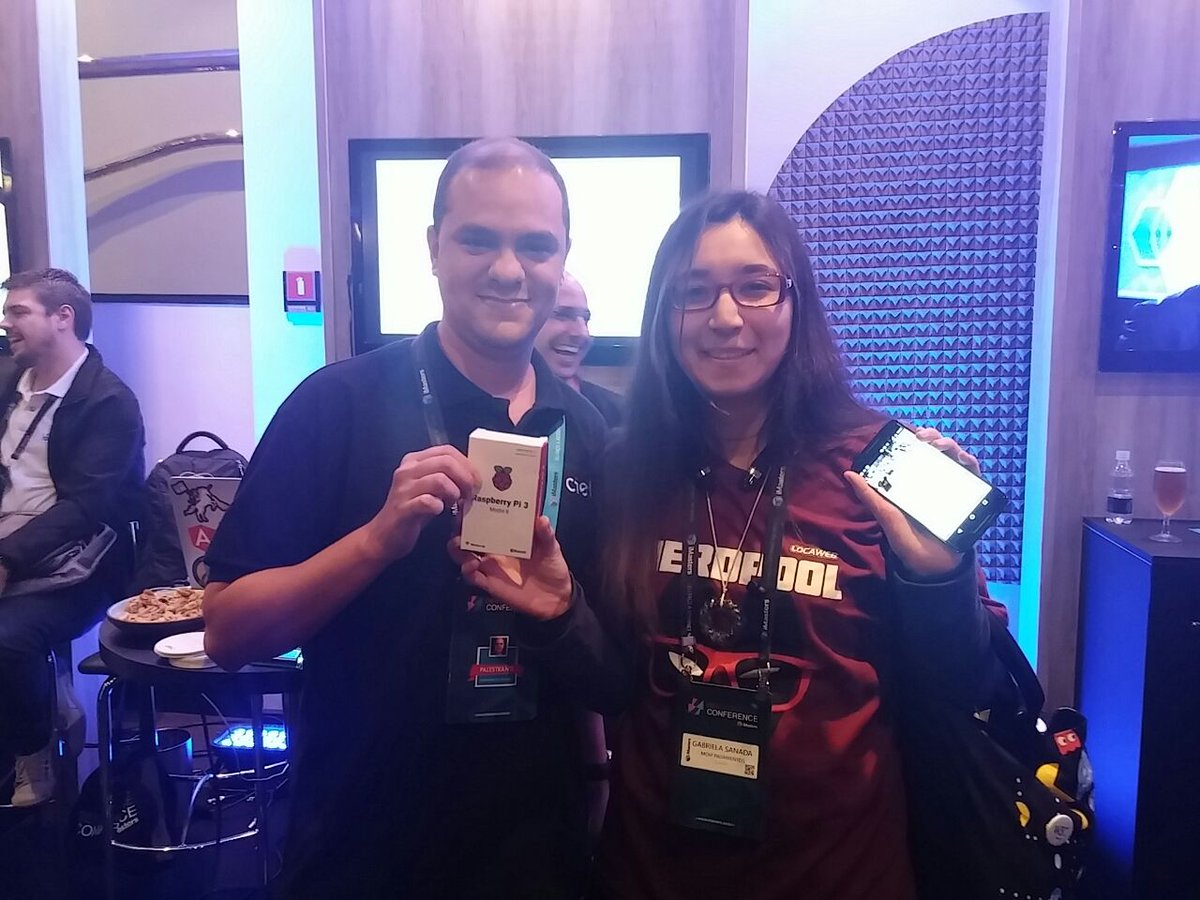 MayaraRomao3's tweet photo. @emi_sanada Ganhadora da raspberry no pré-lançamento da #novaapi3 Parabéns https://t.co/xnAoJw8Rvm
