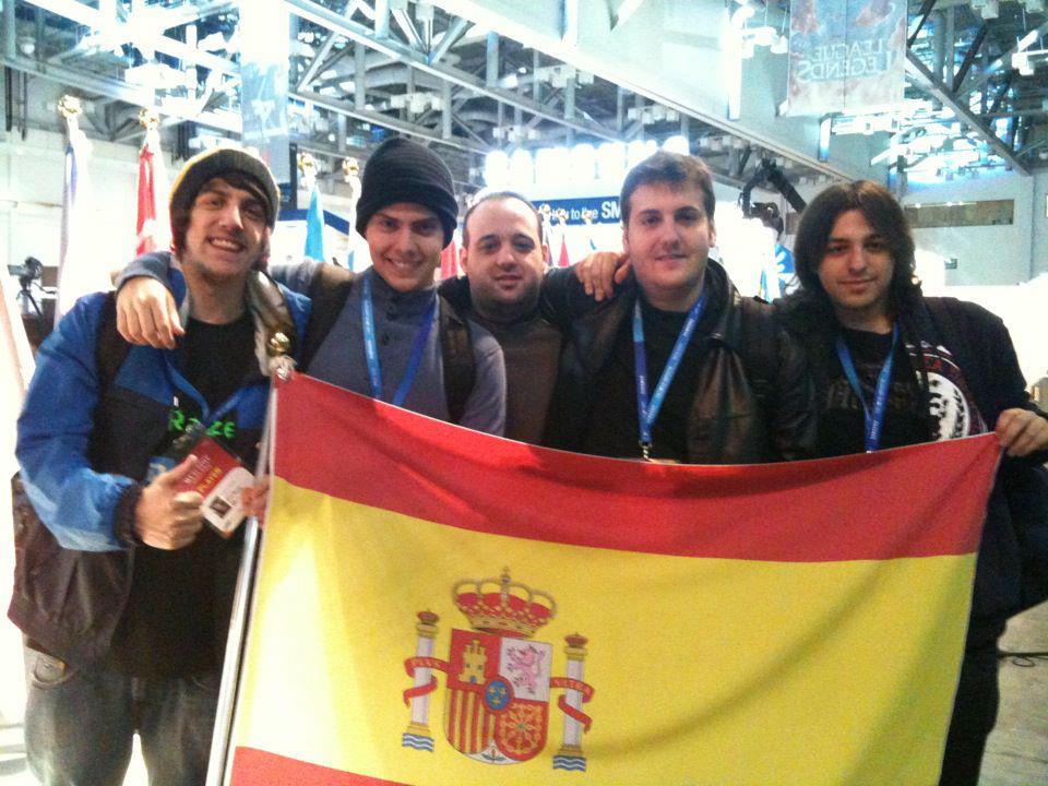 OGmaycae's tweet photo. Sabéis que en 2011 también improvisó @xPekeLoL como AD para representar a España en un evento en Corea,les fue fatal https://t.co/RVRtVupv84