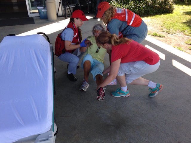 naomiyamamoto's tweet photo. Volunteers help BC prepare for the worst: https://t.co/qbUO8339aM #CoastalResponse @SFXStudioInc @RedCrossBC https://t.co/gUMxwMIsUf