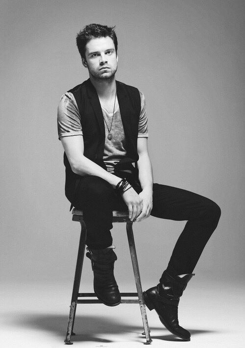 OnlyAMachine's tweet image. LEGS [2/4]