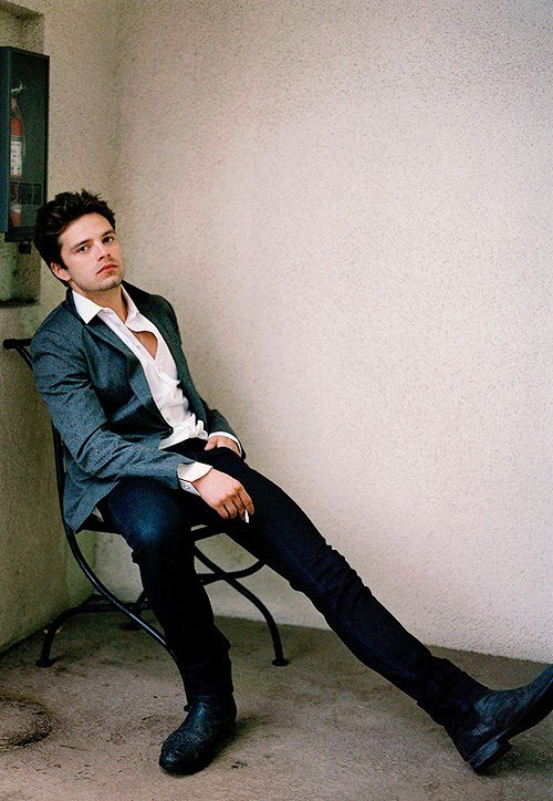 OnlyAMachine's tweet image. LEGS [4/4]