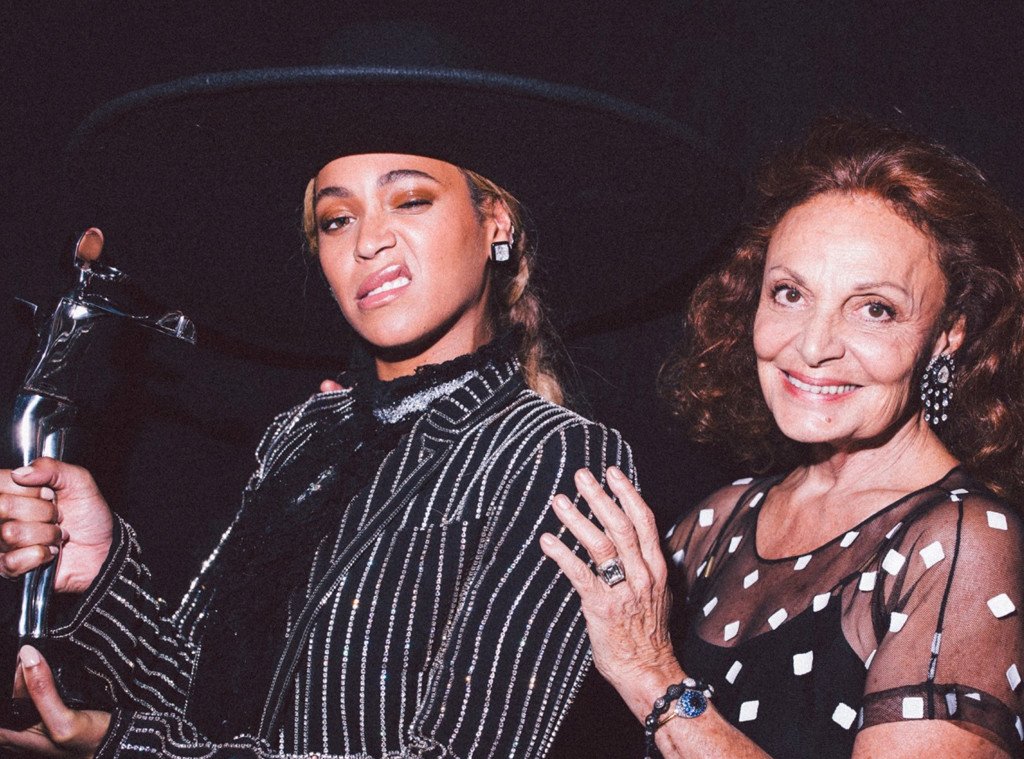 AlltheFlyThings's tweet photo. #BEYONCE #Fashion Icon of the Year! Did she deserve it? https://t.co/XwoptdqdZ6
#CFDA2016 #CFDAAwards New blog post! https://t.co/r6urEScUiX