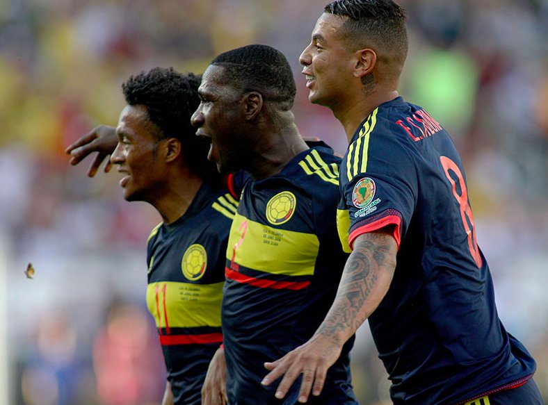 FALCAO's tweet photo. Vamos todos por la clasificación. ¡Vamos Colombia!  🇨🇴 ⚽️🇨🇴⚽️ 🇨🇴⚽️ 🇨🇴 https://t.co/EtbXBIPSk6