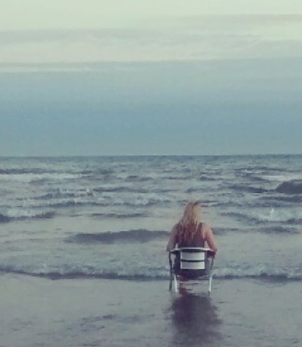 Andwejigglelike's tweet photo. Throwback Brighton, watching the tide go out #FrontSeatView https://t.co/5eA87Tse6H