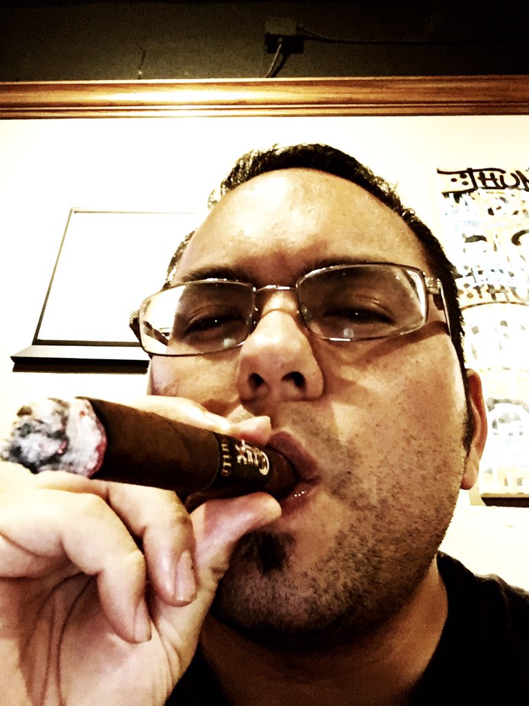 Jamespo86's tweet photo. Now smoking @CruxCigars #GuildPhotoContest #Guild @ZTCigars @CubbiePat https://t.co/IuXCV4ddHU