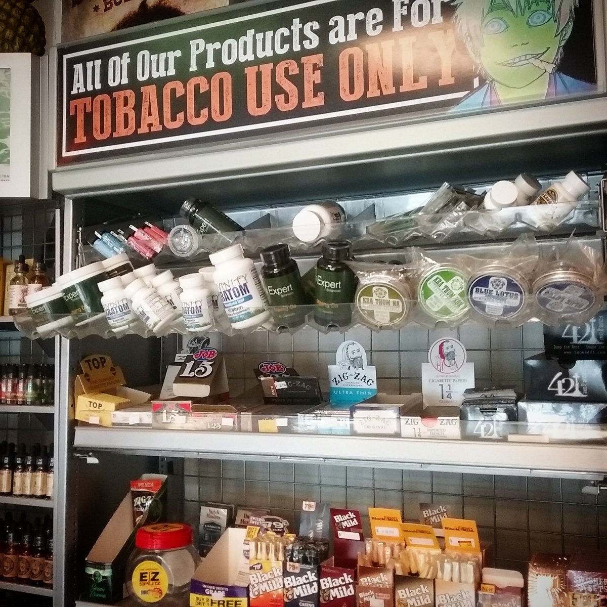 SmokeStash3's tweet photo. Kratom is back in Stock at Smoke Stash!  Everything from Powder to Caps to Extract Liquids and Caps! #smokestash https://t.co/545lbCej70