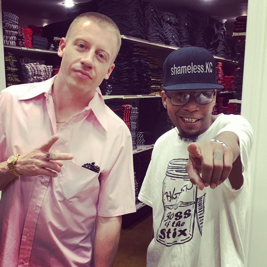 TheKCFree's tweet photo. #beepyeah #Macklemore #ShamelessPlug https://t.co/LHT0lIxQLZ