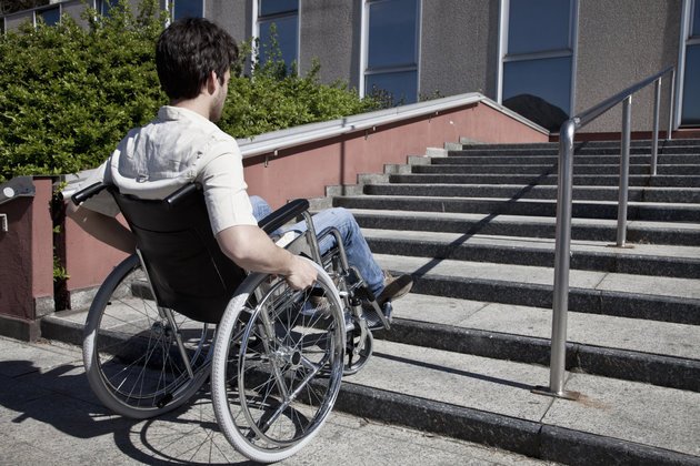 Дисабилити сайт для инвалидов. Инвалид. Инвалид на улице. Инвалиды в Европе. Безбарьерная среда.