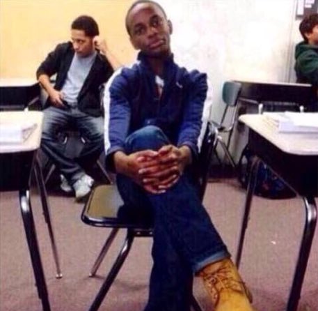 SpoderMenTT's tweet image. Quando a mulher do caixa fica avaliando sua nota de R$50 pra ver se é verdadeira