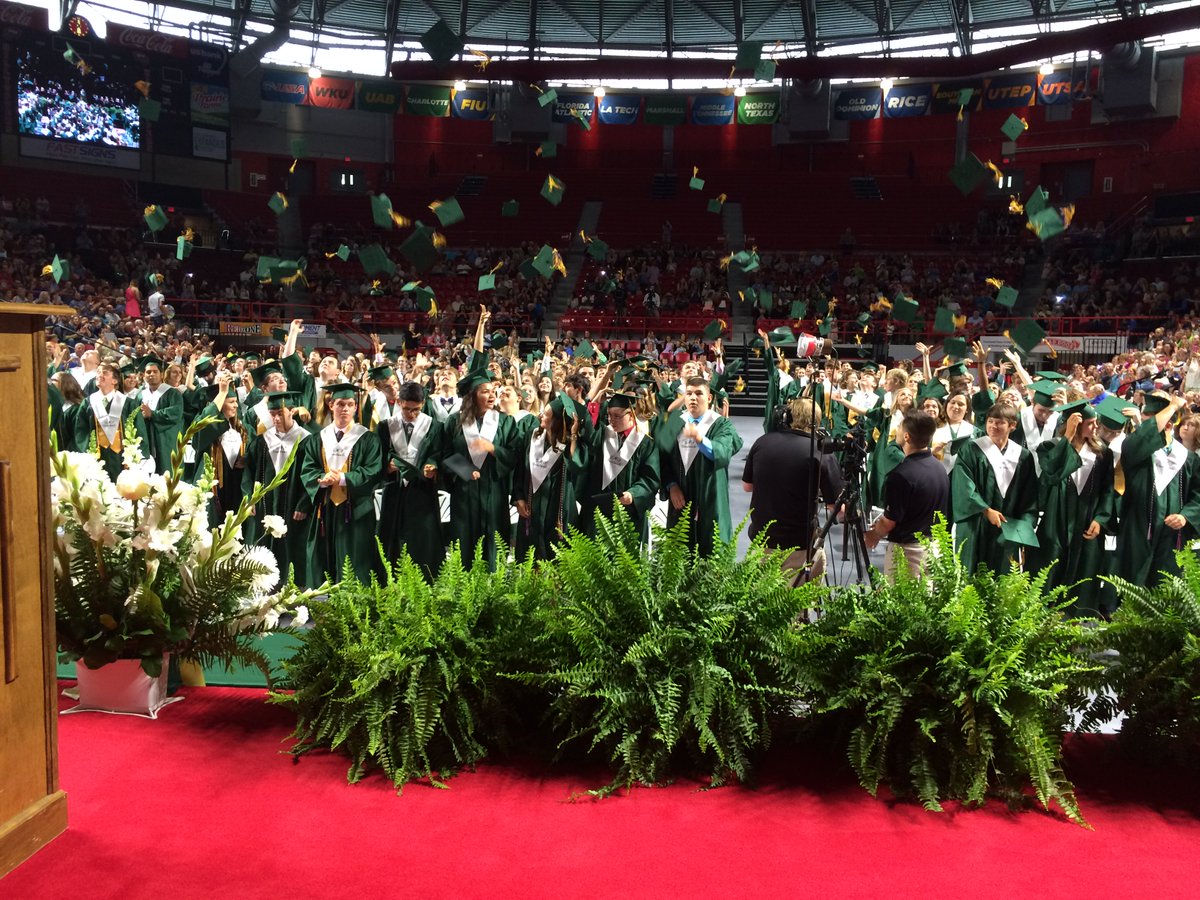 Melanie_Llontop's tweet photo. Congratulations Greenwood High School Seniors 2016 #GHSClassof2016 #GHSGatorNation #GHSGatorFamily https://t.co/Idkn8Mg5ej