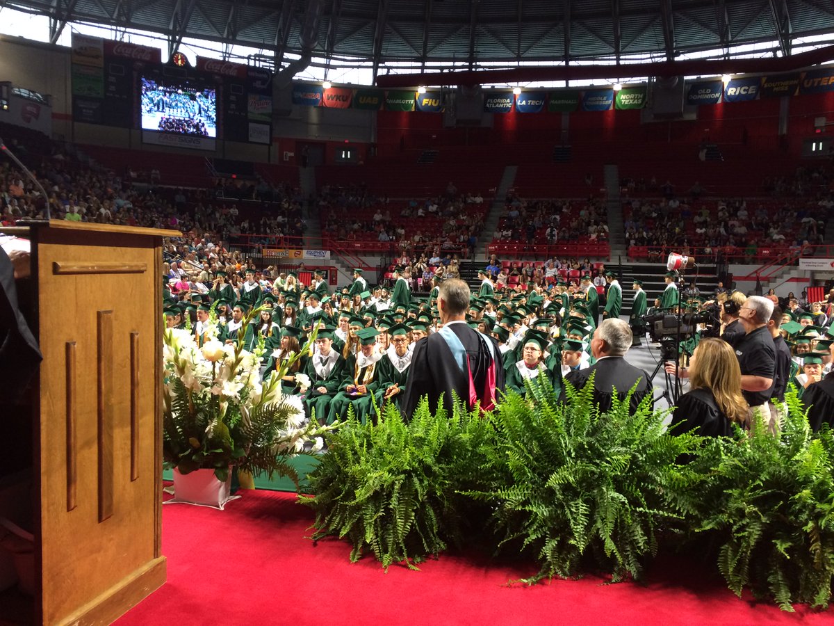 Melanie_Llontop's tweet photo. Congratulations Greenwood High School Seniors 2016 #GHSClassof2016 #GHSGatorNation #GHSGatorFamily https://t.co/eU7fCkuFc3
