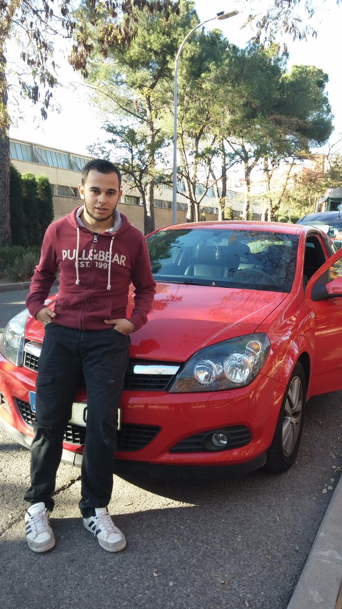 Emilito_YT's tweet photo. Yo con mi niño!! Como quiero a mi #OpelAstraGTC Toda una maquina https://t.co/q5VcnCn7Rh
