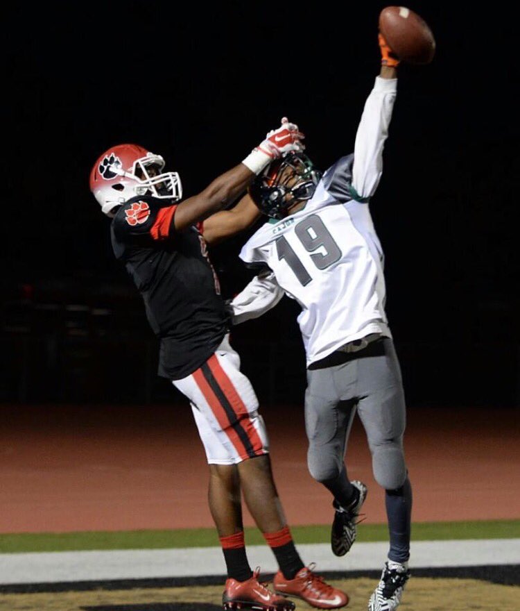 iedreamers's tweet photo. Recruit athletes that can do both 👋🏽 Cajon's Elijah Lilly (@RareLij ) #cornerback #longjumper #6thinstate #23feet https://t.co/R7LbS0Tb2W