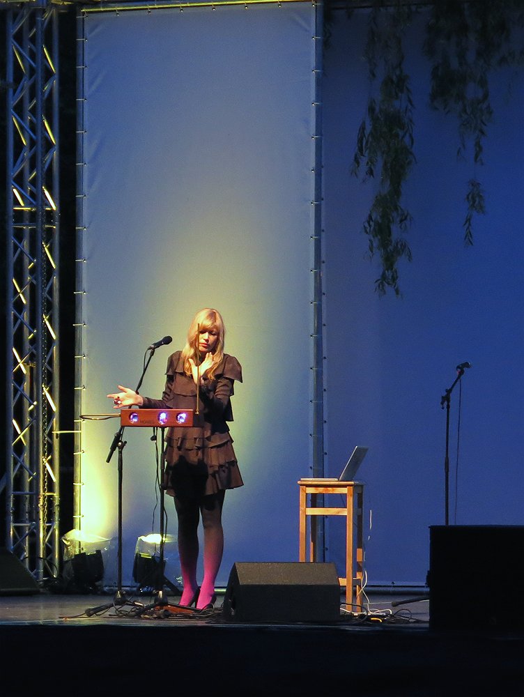 georgjajus's tweet photo. #DoritChrysler performing "#Theremin & Chanson", live at #MoreOhrLess #Festival 2016, Baden bei Wien, 07.06.2016 https://t.co/29O8wMfeGL