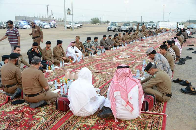 SaudiNews50's tweet photo. #صورة..

في ثانی أیام رمضان.. إفطار جماعي للمرابطين بـــ  #الحد_الجنوبي.

#الجنود_المرابطين
- https://t.co/n9kCsZscSW