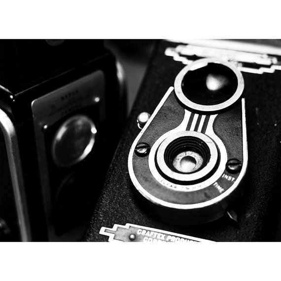 SCDesignStudios's tweet photo. 'Twin Lens' https://t.co/MpNVLvMqtJ #SilverGelatinPrint #VintageCameras #FilmsNotDead #Collector https://t.co/TqXR9ZXANV