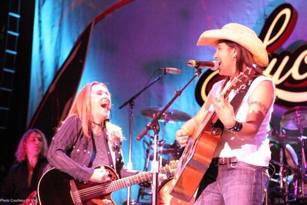 Sixty5Media's tweet photo. @metheridge looks like u made a great pik on your @VH1 show in '04-CkOut @AliciaChampion now https://t.co/cUhKeN6mis https://t.co/YkP5T0kmoP