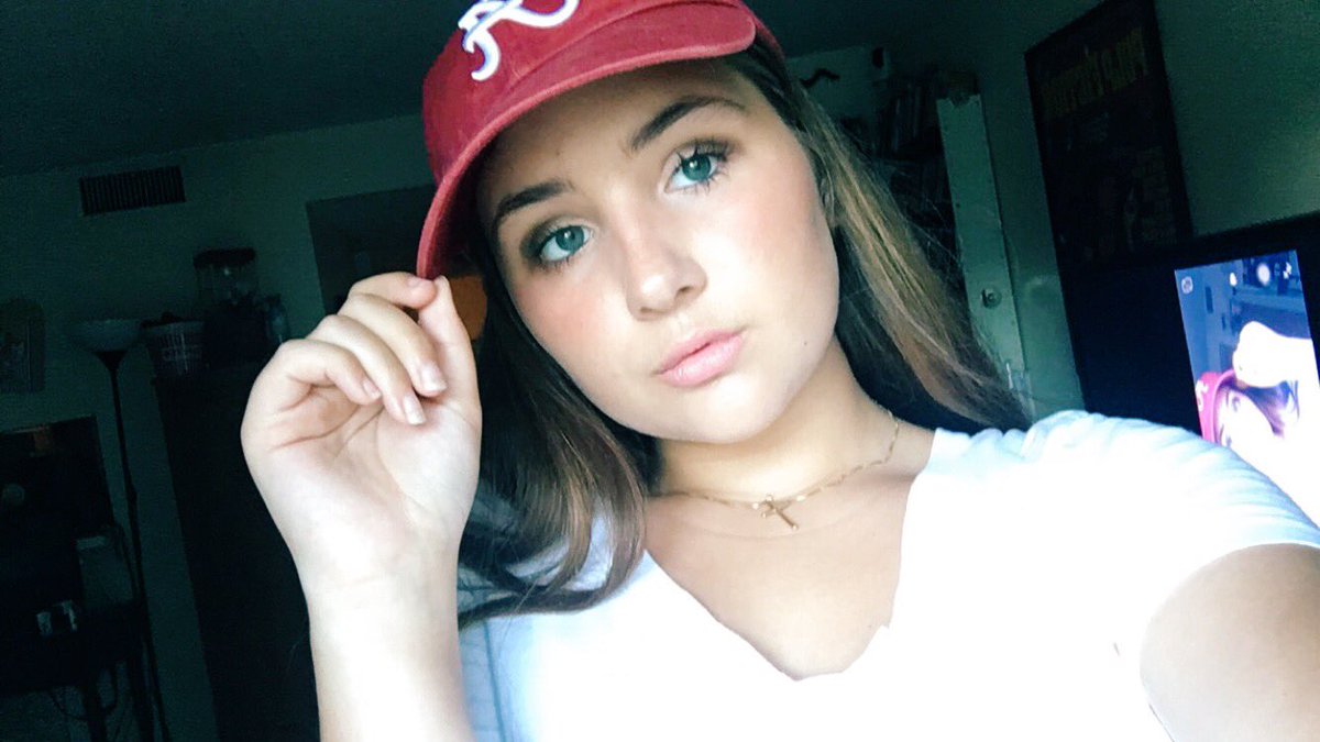 fymsky's tweet photo. I played with some make up today💗 https://t.co/Tl8bSF4BSf