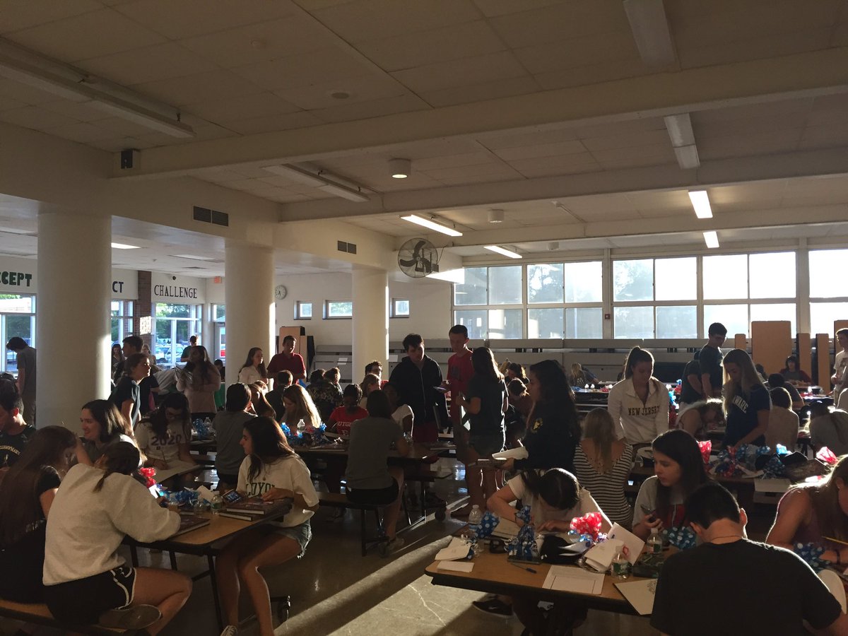 Painting tiles and signing yearbooks at Senior Night! #wallin