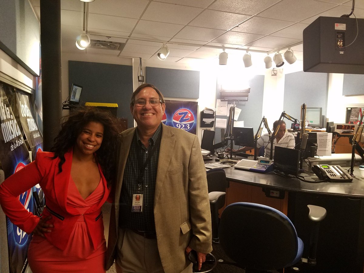 CubaInspires's tweet photo. Backstage tour #megatv https://t.co/iWgJm2oCNG