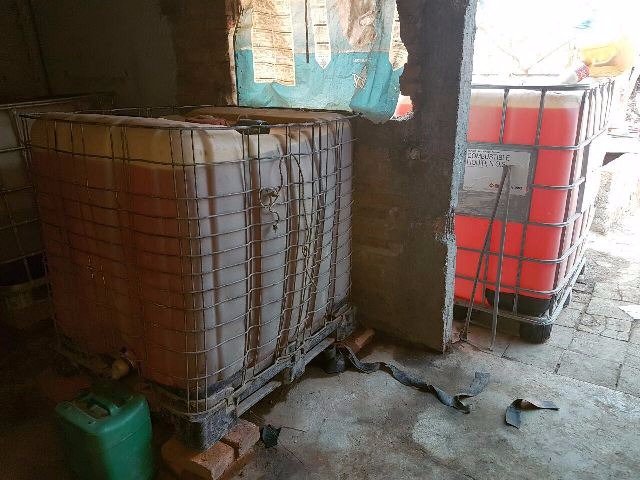 ely_ibal's tweet image. 9 mil litros de combustible al parecer ilegal fueron #decomisados por la #FuerzaÚnica en #Tlaquepaque @ELOCCIDENTAL