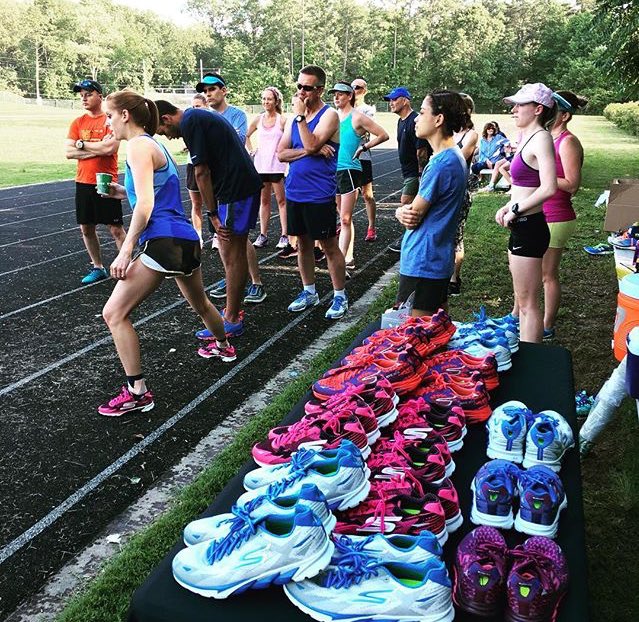 runologie's tweet photo. Speeeedy night with the "Off the Blocks" speed training crew + @skechersGO. #runVIBES #fastVIBES https://t.co/BCy98ArTfQ