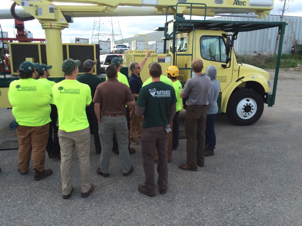 MNarborist's tweet photo. Thank you @AltecInc for the training on our great new aerial lift. #safetyaboveallelse https://t.co/H5s3XEPPYR