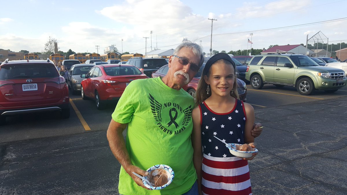 IamFirelands's tweet photo. It was a fun Ice Cream Social at FES tonight! Thanks for stopping by! @Falcon_update  @PrincipalMudore https://t.co/f7tCHtdBxw