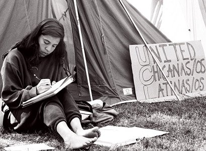 UCLA_Alumni's tweet photo. #OnThisDay in 1993 a crowd of over 1K stood outside #MurphyHall to celebrate the creation of @UCLA_CSRC #UCLAHistory https://t.co/fgOiQv1qQj