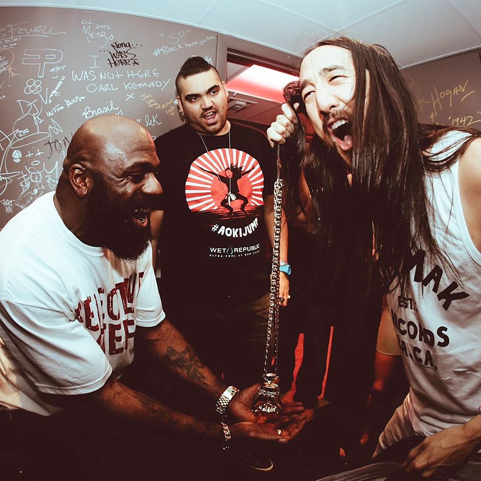 Then his chain which weighed like 8 lbs got caught in my hair but we don't give a fuck! Rip @KimboSlice https://t.co/KRzJMdqklR