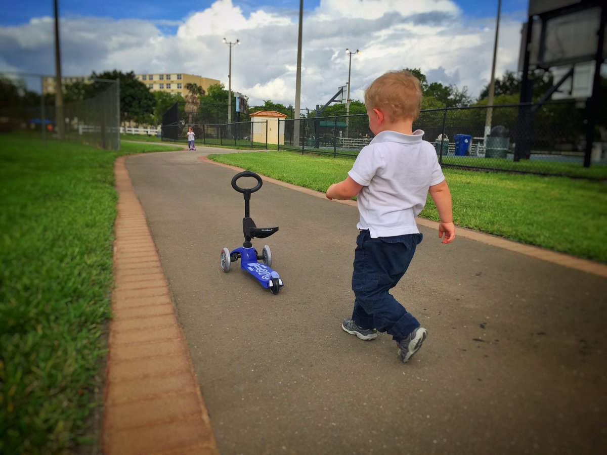ChristinaAllDay's tweet photo. After school fun with a @microkickboard at #mullinspark in @CoralSpringsFL #coralsprings #microkb #microscooter https://t.co/x8NW8FrdmB