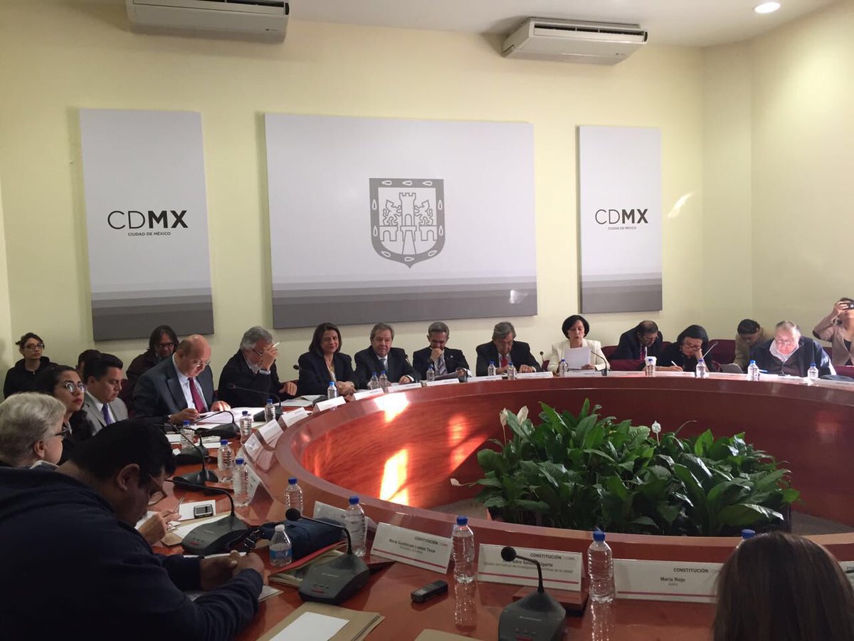 CDMXConsejeria's tweet photo. Grupo de trabajo que redacta el Proyecto de #ConstituciónCDMX preside Dr. @ManceraMiguelMX https://t.co/TowMBNkqwP