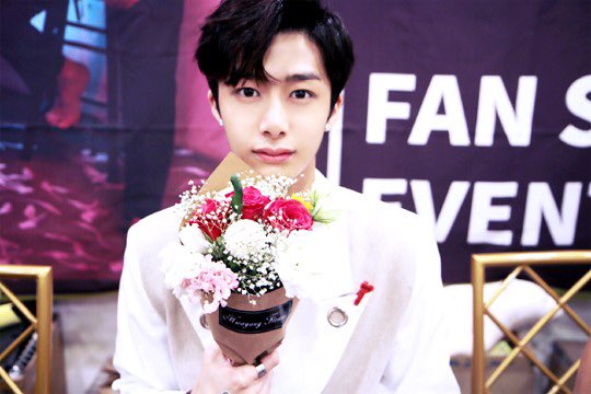 팬사인회에서 몬스타엑스 형원이 쓴 것 | 인스티즈