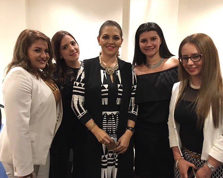 liyamugo's tweet photo. #Weddingplanner @ilusionesop @guatikabodas @ANDREATCT gracias x los momentos compartidos https://t.co/99ijcKEDaF