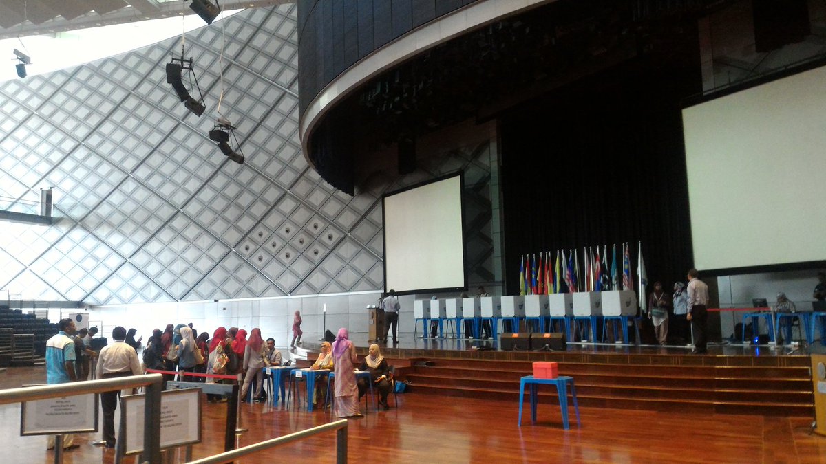 ronyfriedmanto's tweet photo. Early birds here. #SRCUTPELECTION2016 https://t.co/NMUafEa73k