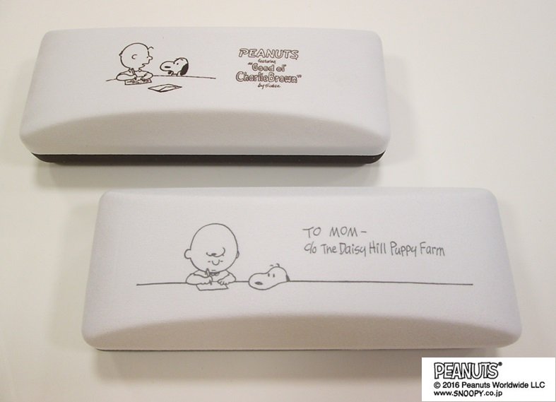 大宮ロフト 好評開催中の Peanuts Goods Collection からおすすめ商品をご紹介 こちらは大宮ロフト 先行販売のメガネケース モノトーンで描かれたスヌーピーとチャーリーのシンプルなイラストがおしゃれです Peanuts