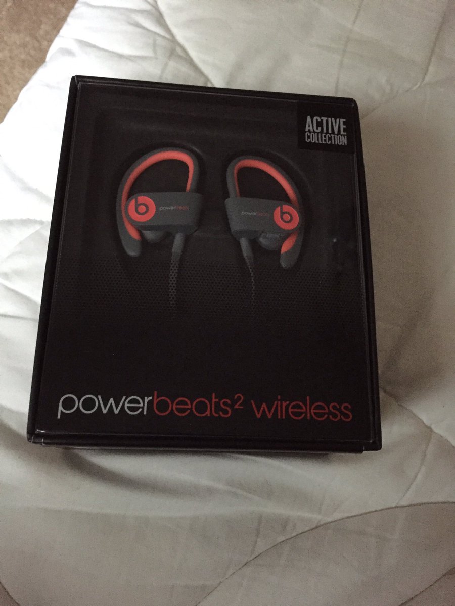 lifes_synonym's tweet photo. Thank you for these beauties. @mithil11 #beats #earphones #noexcusesforrunning #activecollection https://t.co/NtKLesQw66
