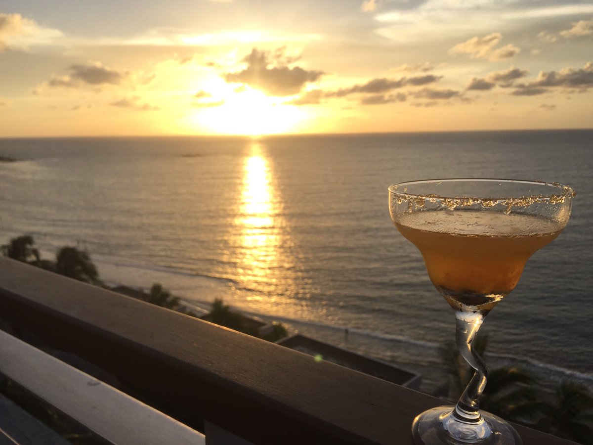 SBB_Seattle's tweet photo. Vacationing. #Thailand #Phuket #nevergoinghome #fitfunfab2016 https://t.co/oMw5F7AVkP