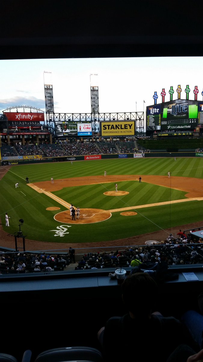 WaughSome2236's tweet photo. ThankU @whitesox 4 a fabuuuulous time!! Much love 2 Lindsay & Nick!! #GoWhiteSoxGo #WhiteSoxRocks @tracethewaugh https://t.co/Bxge6Om1Do