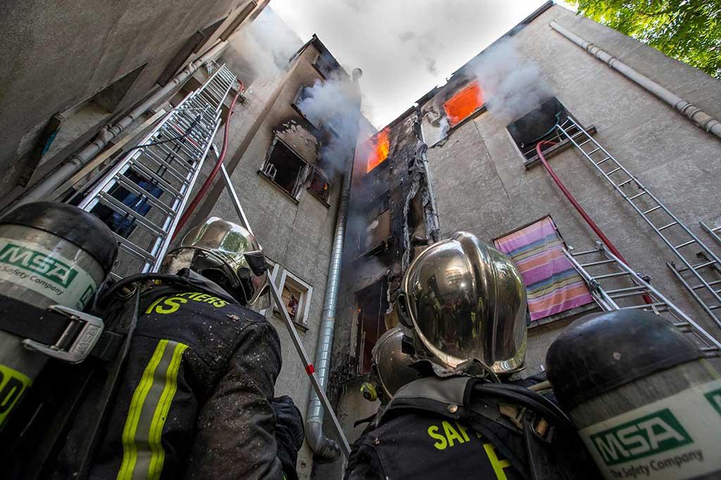 Metro_TV's tweet photo. 5 Orang Tewas Akibat Kebakaran Apartemen di Paris https://t.co/tCi2PUmbvb https://t.co/9FvygWEsTu